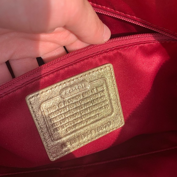 Gold Coach Tote Laura Signature Like New - Picture 7 of 8